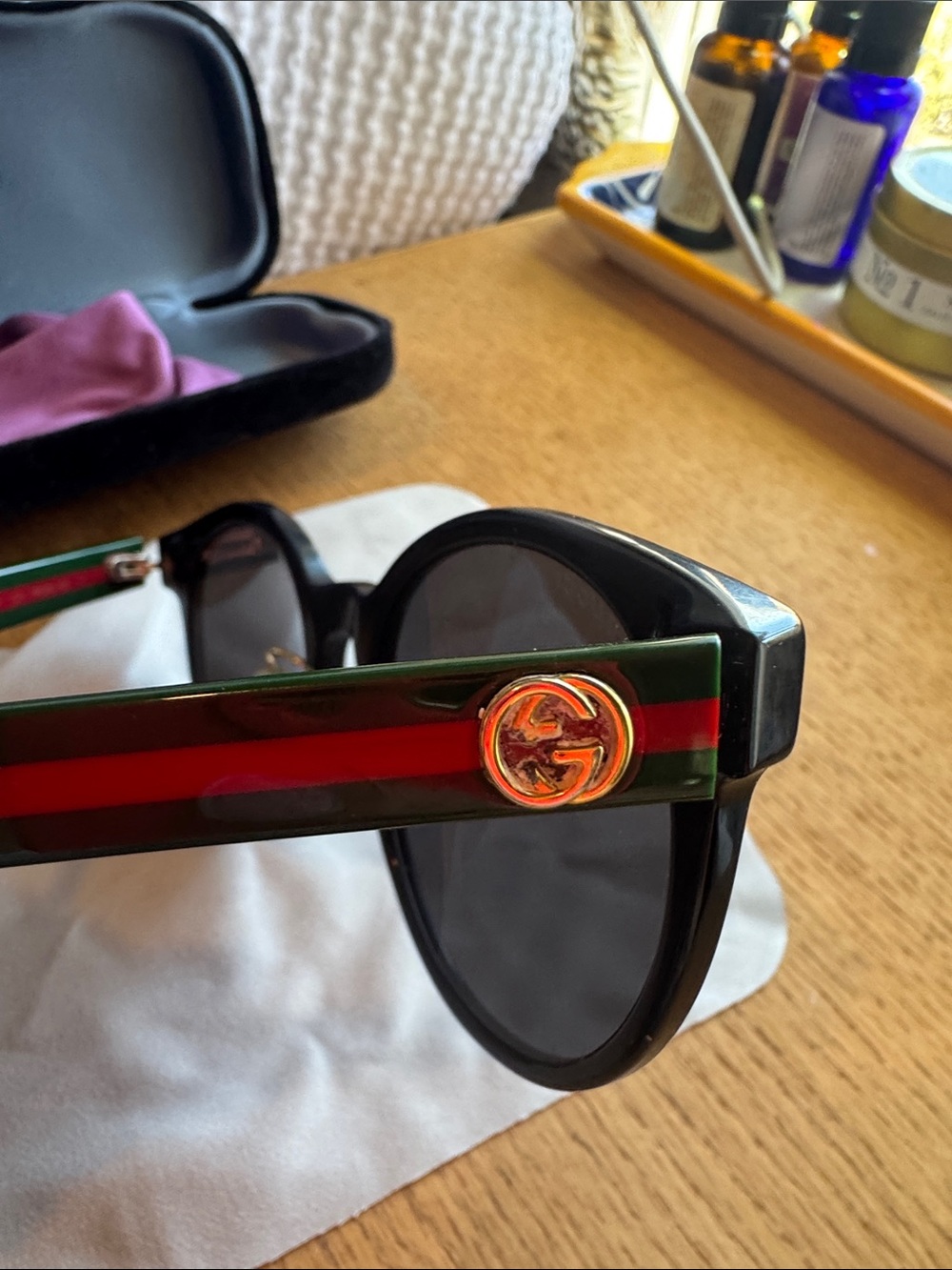 Gucci Black Round Frame Sunglasses with Dark Lenses - Picture 5 of 7